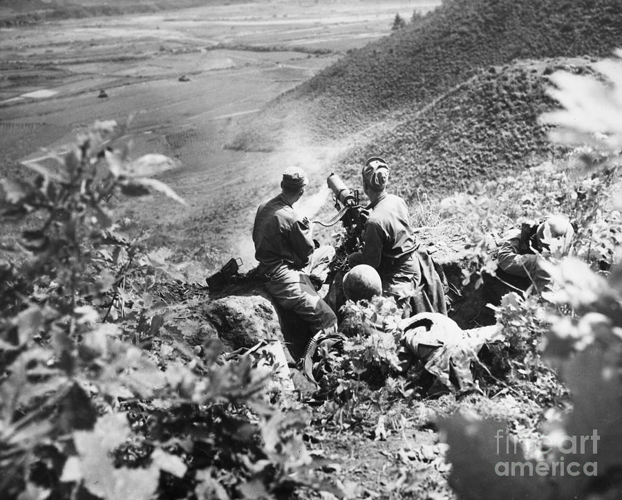 Korean War: Machine Gun Photograph by Granger