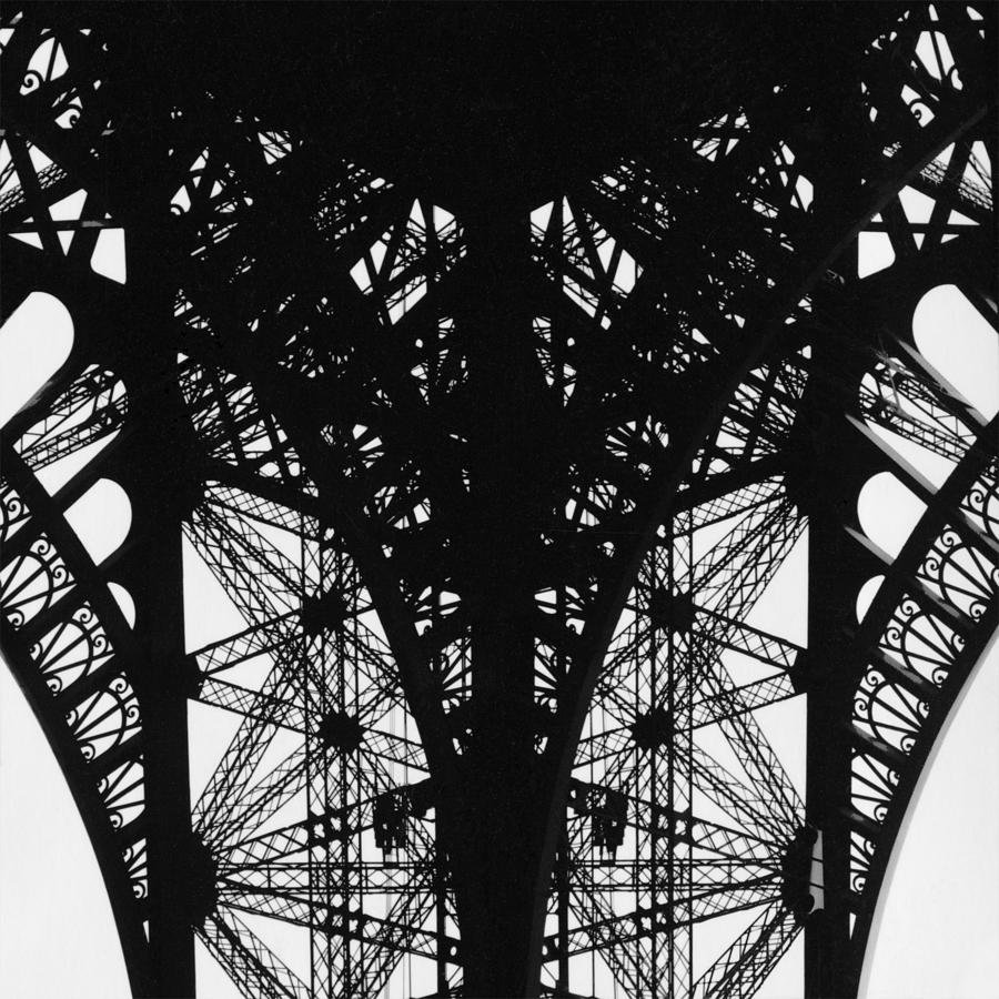 Eiffel Tower Photograph - La Dame de Fer by Hans Mauli