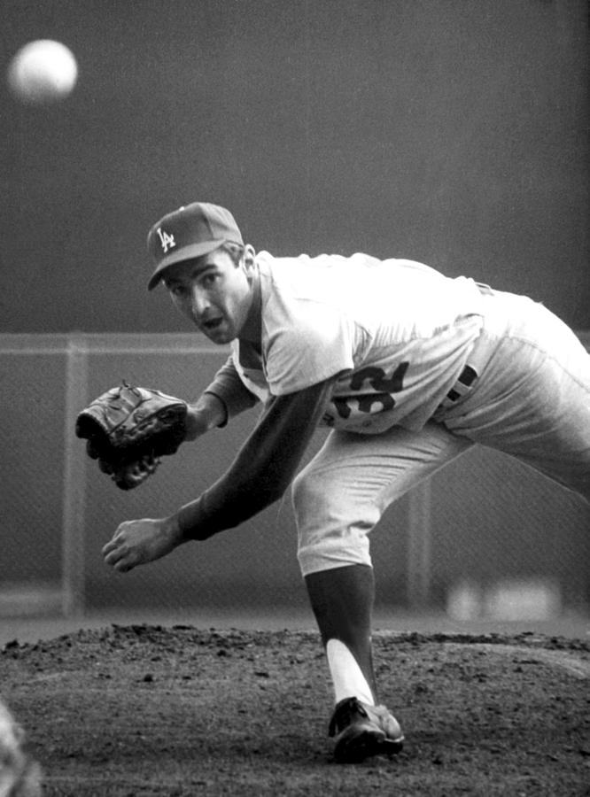 Baseball Photograph - L.a. Dodgers Pitcher Sandy Koufax, 1965 by Everett