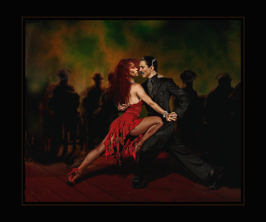 La Leccion de Tango Photograph by Raul Villalba