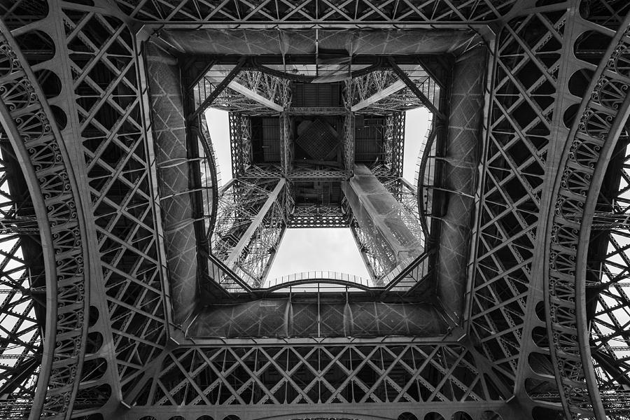 Spider-man Photograph - La Tour Eiffel by Pablo Lopez