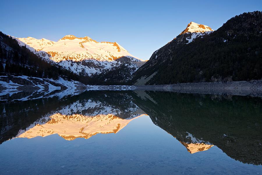 Lac DOredon in a winter morning Photograph by Stephen Taylor