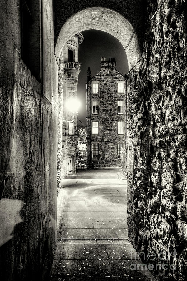 Lady Stairs Close, Edinburgh Old Town. Photograph by Phill Thornton