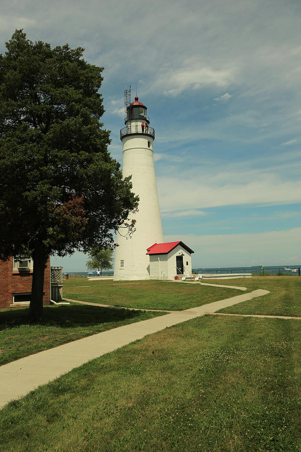 Lake Huron Lighthouse Photograph by Melvin Busch - Fine Art America