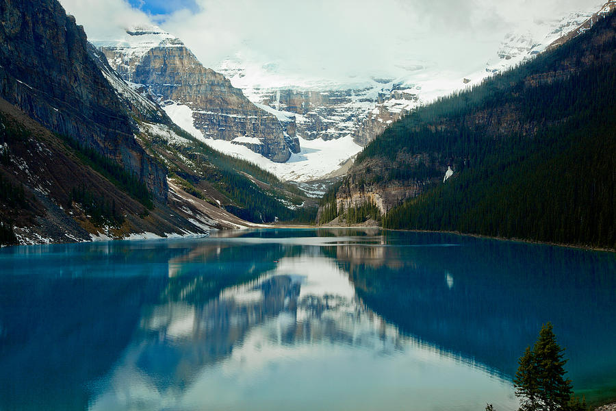 Canadian Rockies Photograph - Lake Louise 1783  by Larry Roberson