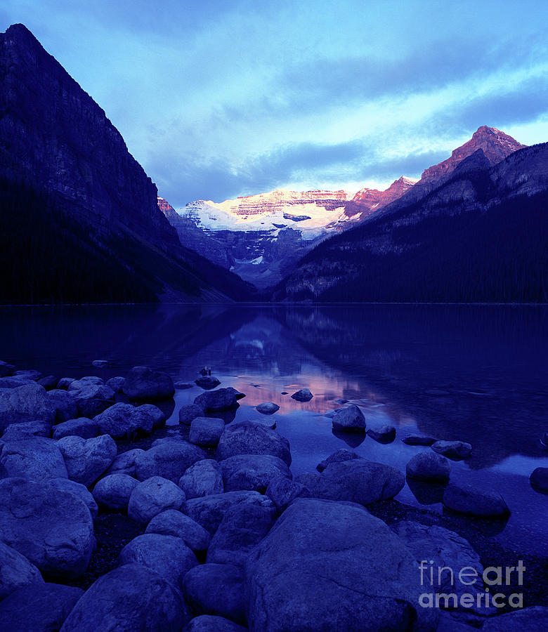 Banff National Park Photograph - Lake Louise Sunrise by Terry Elniski