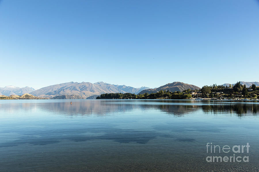 Lake Wanaka in New Zealand Photograph by Didier Marti