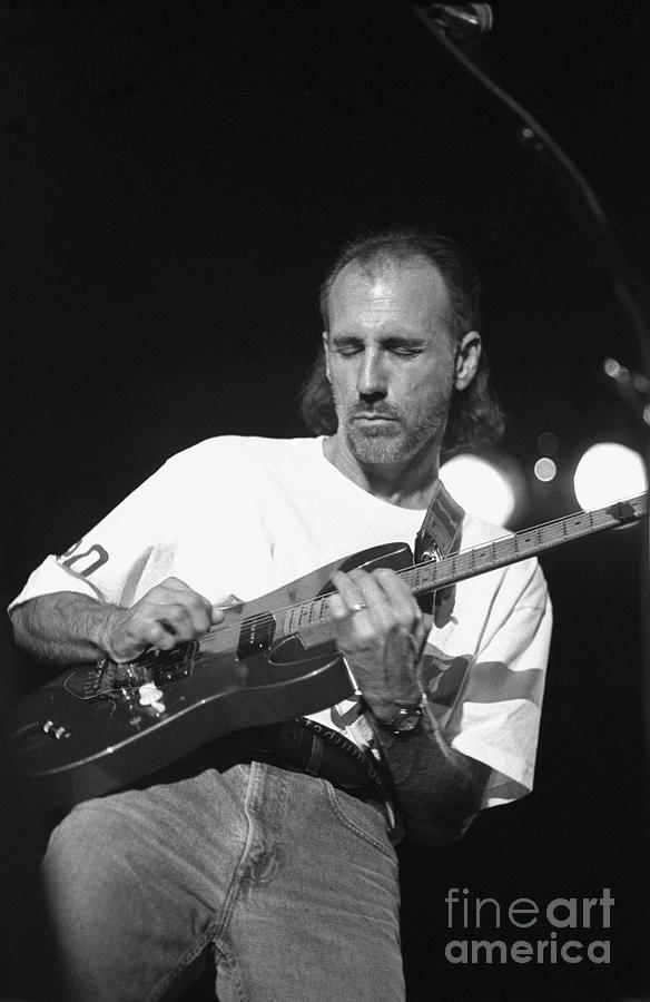 Guitarist Larry Carlton Photograph by Concert Photos