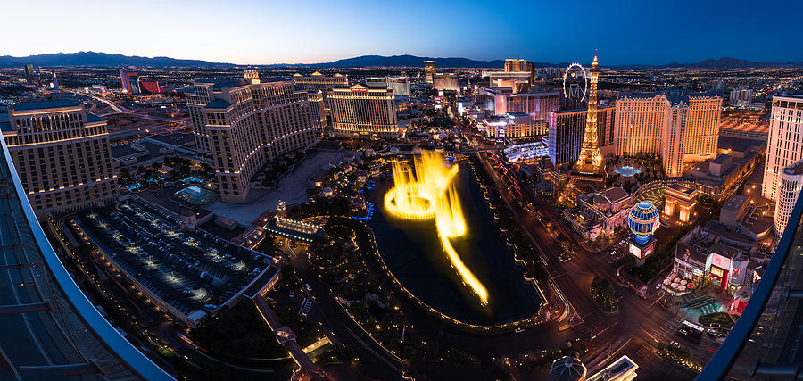 Las Vegas Photograph - Las Vegas Glitter by Steve Gadomski