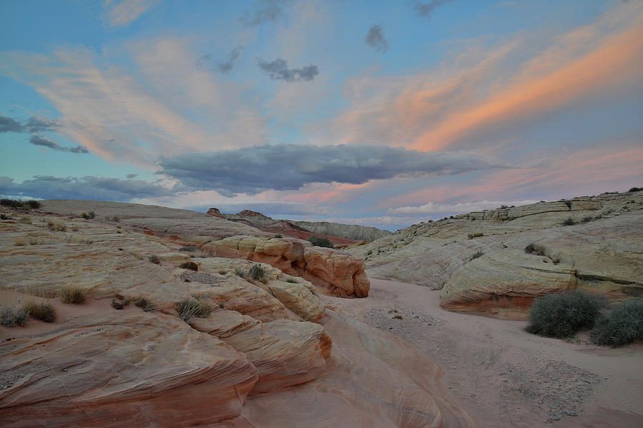 Last Color over Valley of Fire State Park Photograph by Ray Mathis