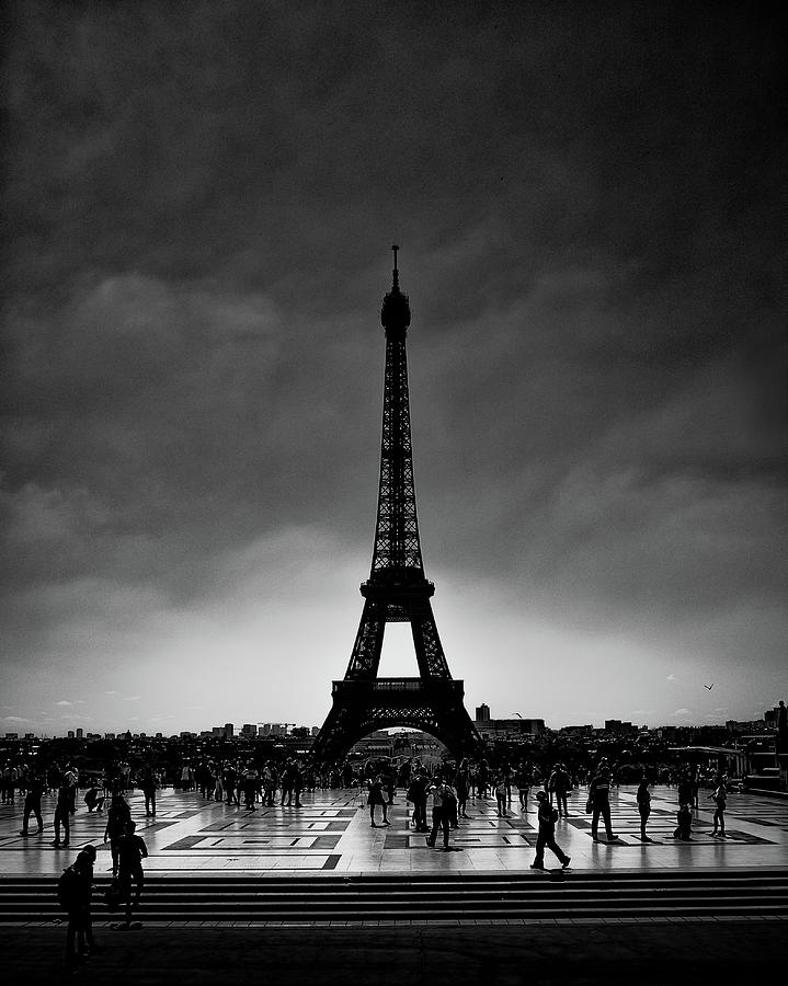 Le Tour Eiffel Photograph by Joseph Smith