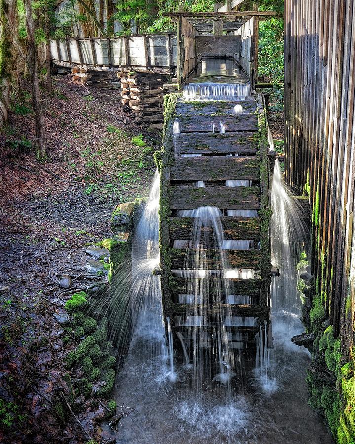 Leaky Mill Wheel Photograph by Alan Raasch