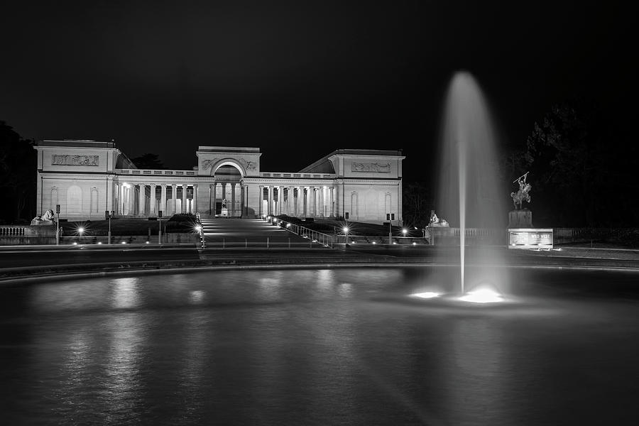 San Francisco Photograph - Legion of Honor San Francisco CA Black and White by Toby McGuire