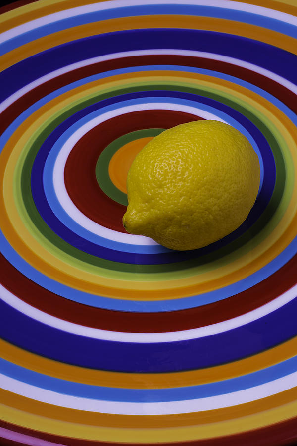 Lemon Photograph - Lemmon On Circle Plate by Garry Gay