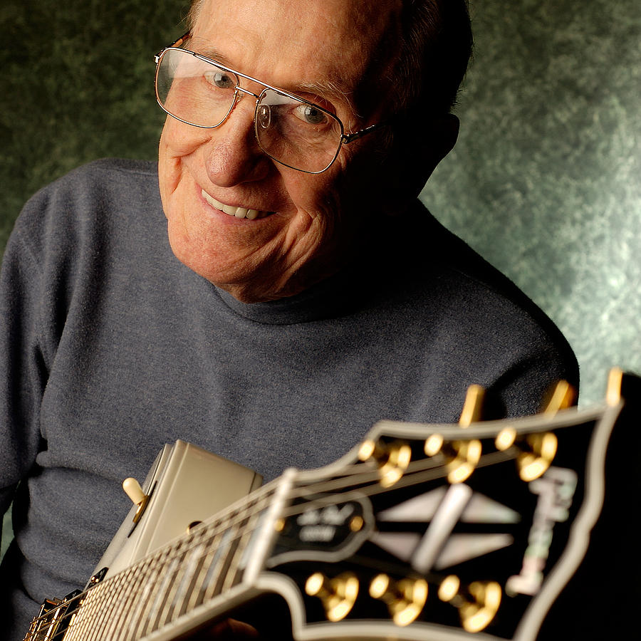 Les Paul with his white Gibson Les Paul custom guitar by Gene Martin Photograph by David Smith