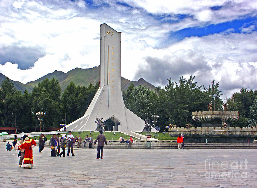 Liberation Monument Photograph by Roberta Bragan - Fine Art America