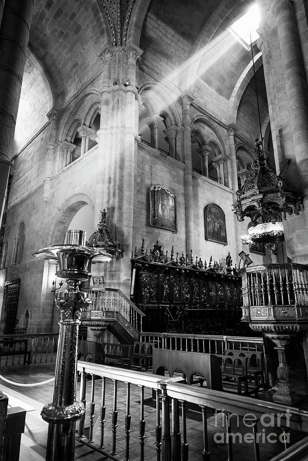 Light ray in Lugo Cathedral BW Photograph by RicardMN Photography