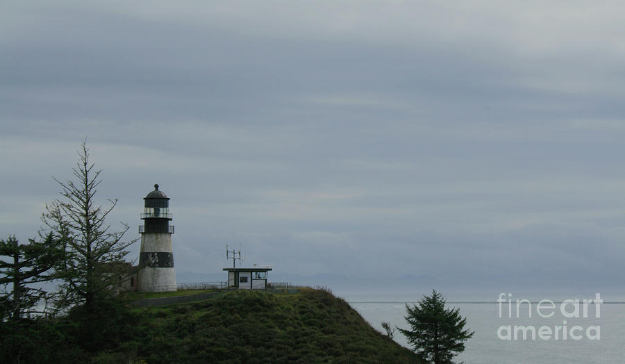 Lighthouse at Cape Disappointment Photograph by Suzanne Lorenz