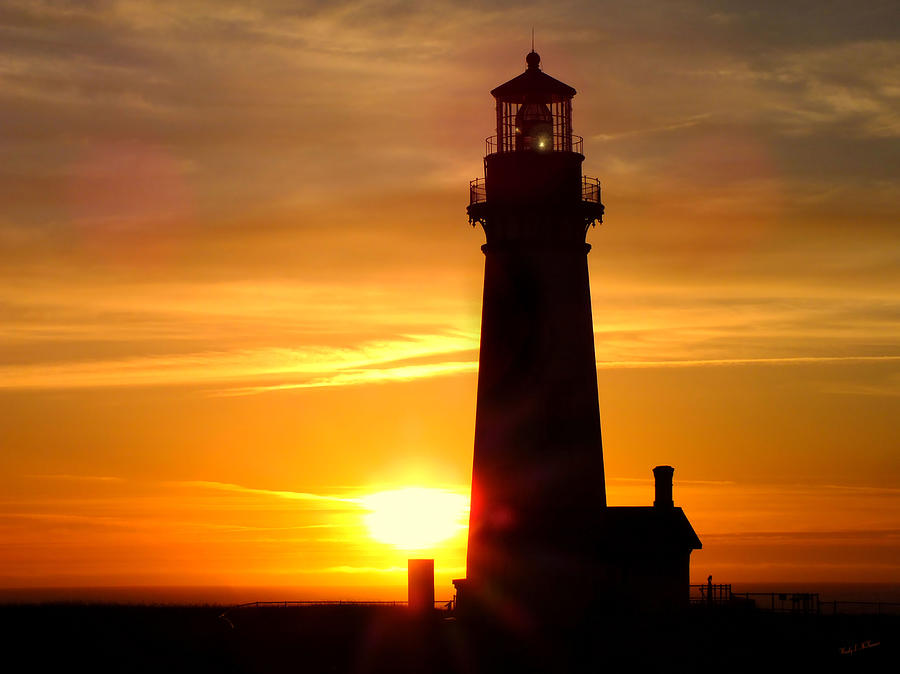 Lighthouse Yaquina Head Newport Oregon Photograph by Wendy McKennon