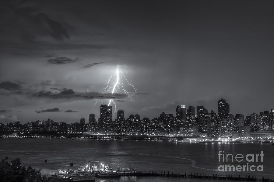Lightning Over New York City VI Photograph by Clarence Holmes