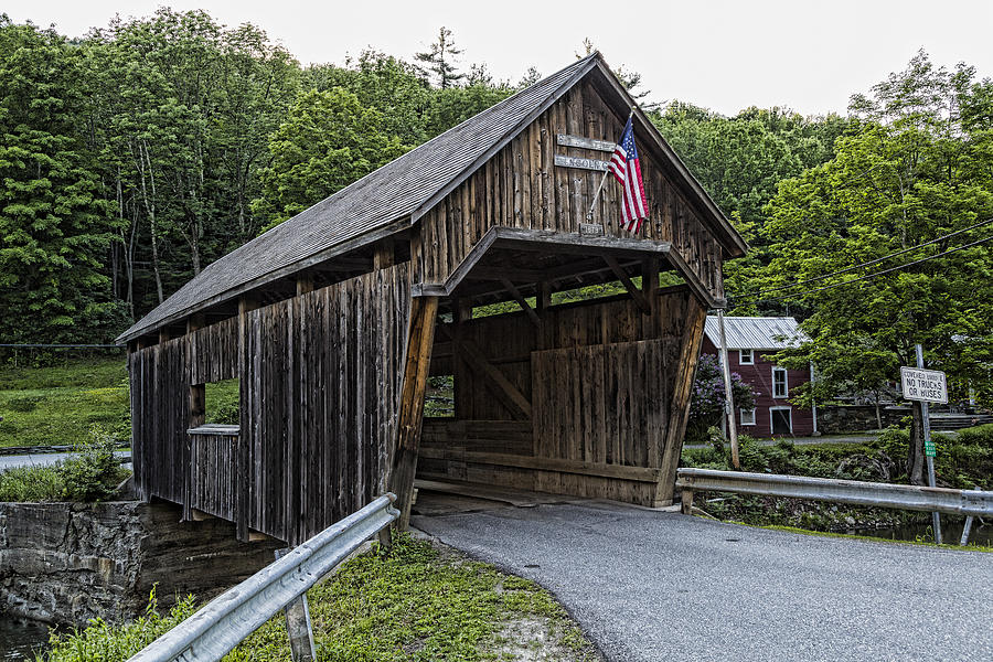 Lincoln Gap Covered Bridge Photograph by Stephen Stookey - Fine Art America