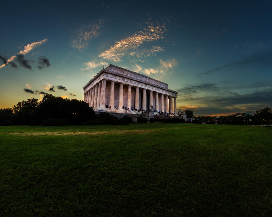 Lincoln Memorial at Dusk Photograph by Chris Bordeleau