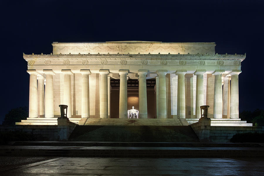 Lincoln Memorial at Twilight Photograph by Andrew Soundarajan