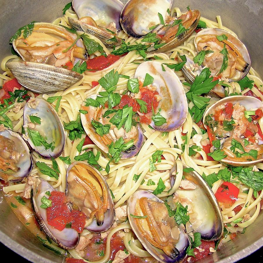 Linguine With Clams Photograph by James Temple