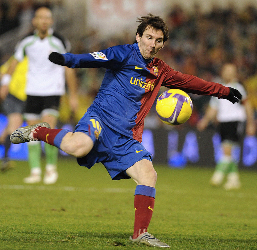 Lionel Messi Photograph - Lionel Messi by Rafa Rivas