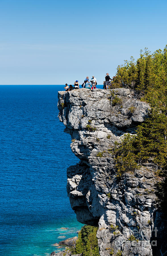 Lions Head Lookout in Tobermory Photograph by Les Palenik