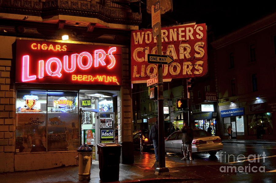 Liquor Store in San Francisco - color Photograph by Carlos Alkmin