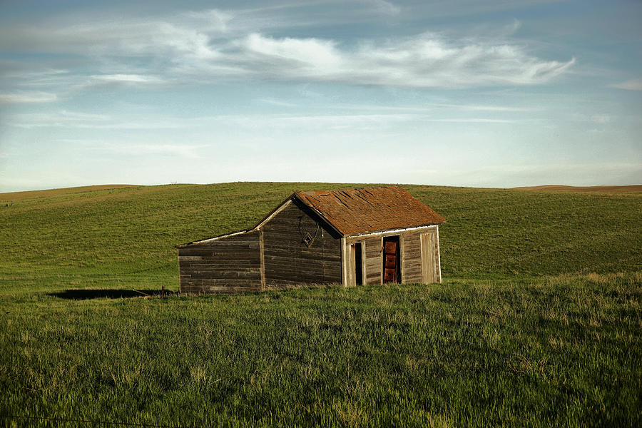Little cabin on the prairie Photograph by Jeff Swan