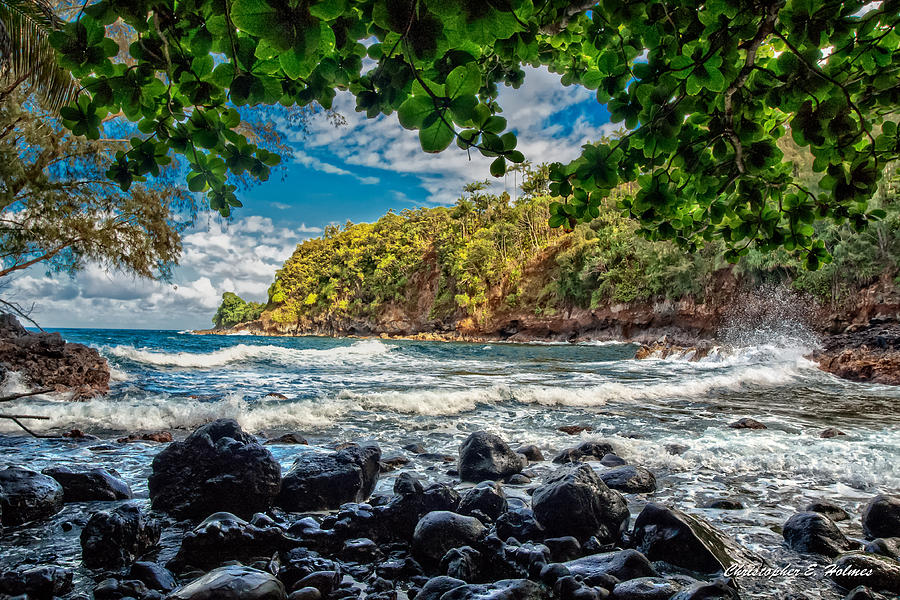 Little Cove On Hawaii Photograph by Christopher Holmes