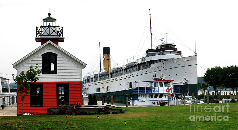 Little Lighthouse, Great Lakes Steamer Keewatin Photograph by Wernher Krutein