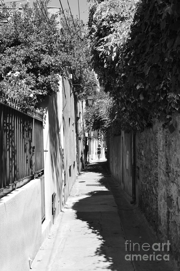 Little Street Saint - Tropez Photograph by Tom Vandenhende