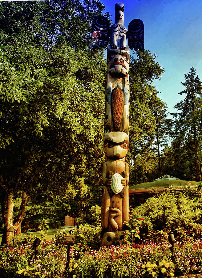 Flower Photograph - Little Totem by Lawrence Christopher