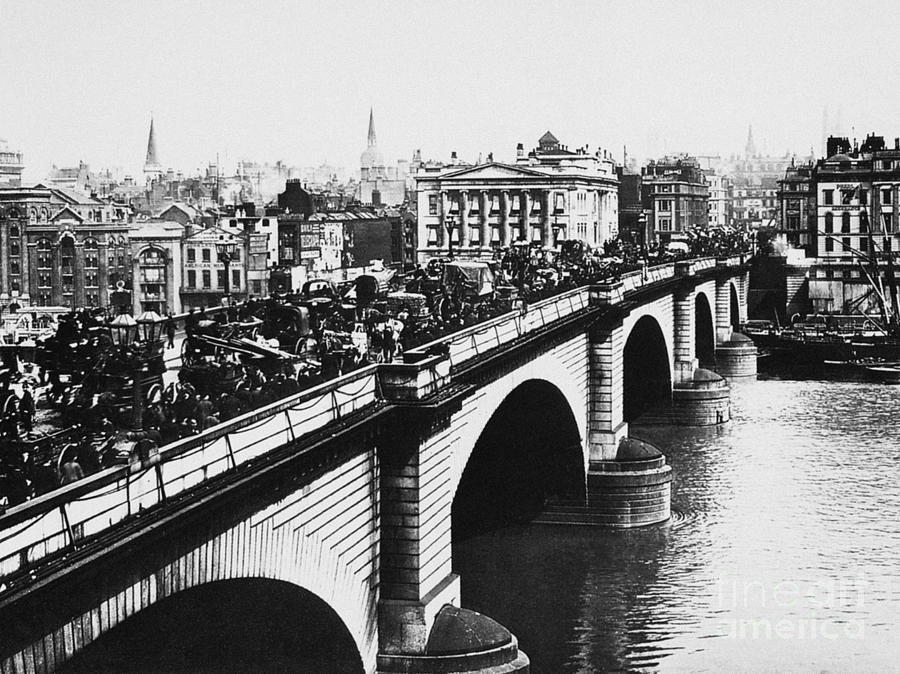 LONDON BRIDGE, c1905 Photograph by Granger