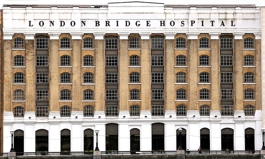 London Bridge Hospital Photograph by Andrew Fare