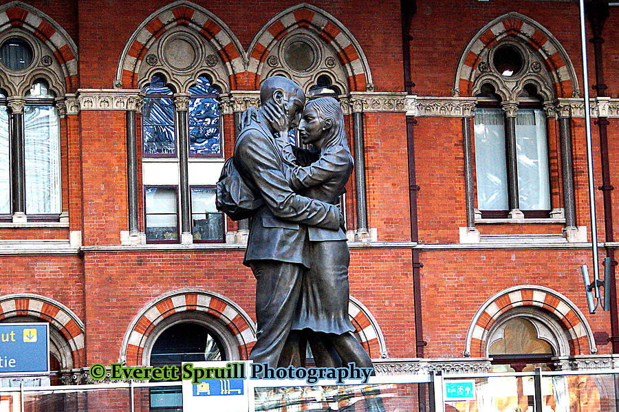 London is for lovers Photograph by Everett Spruill