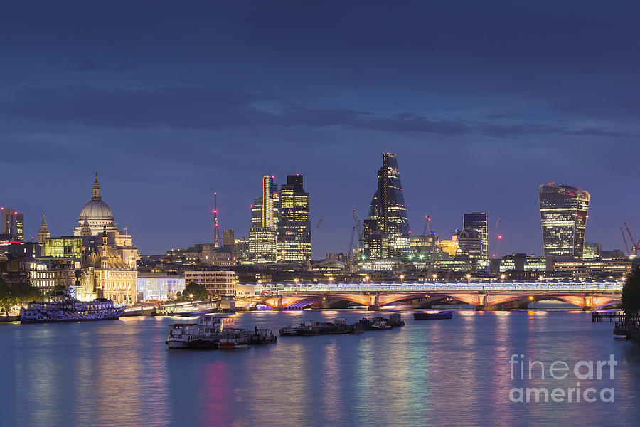 London skyline and river Thames at night Photograph by Roberto ...