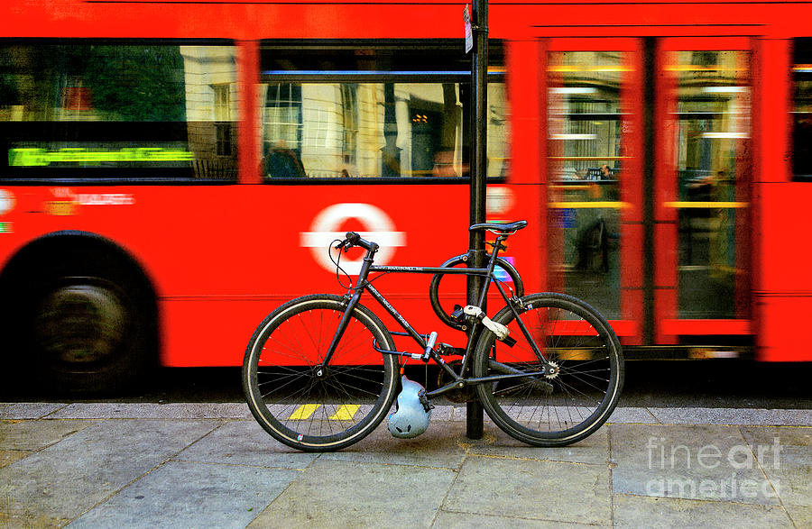 _London Walking Tours Bicycle Photograph by Craig J Satterlee