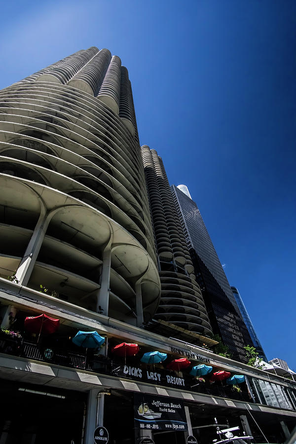 Looking up at Chicagos Marina Towers Photograph by Sven Brogren