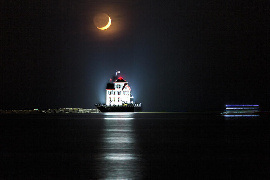 Lighthouse Photograph - Lorain Lighthouse and Crescent Moon by Frank Shoemaker