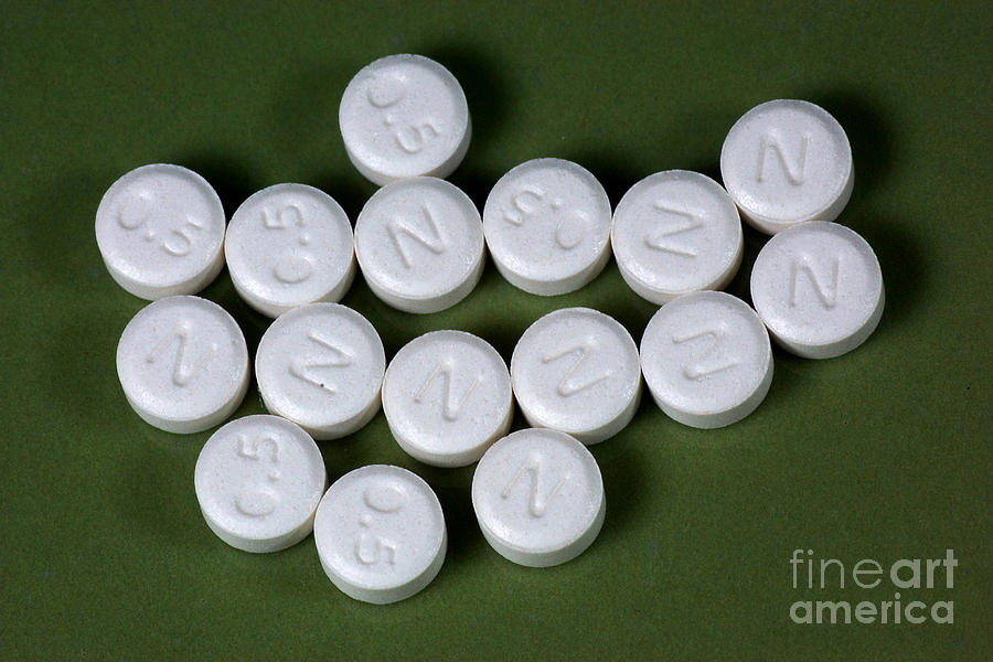 Lorazepam 0.5 Mg Tablets Photograph by Scimat