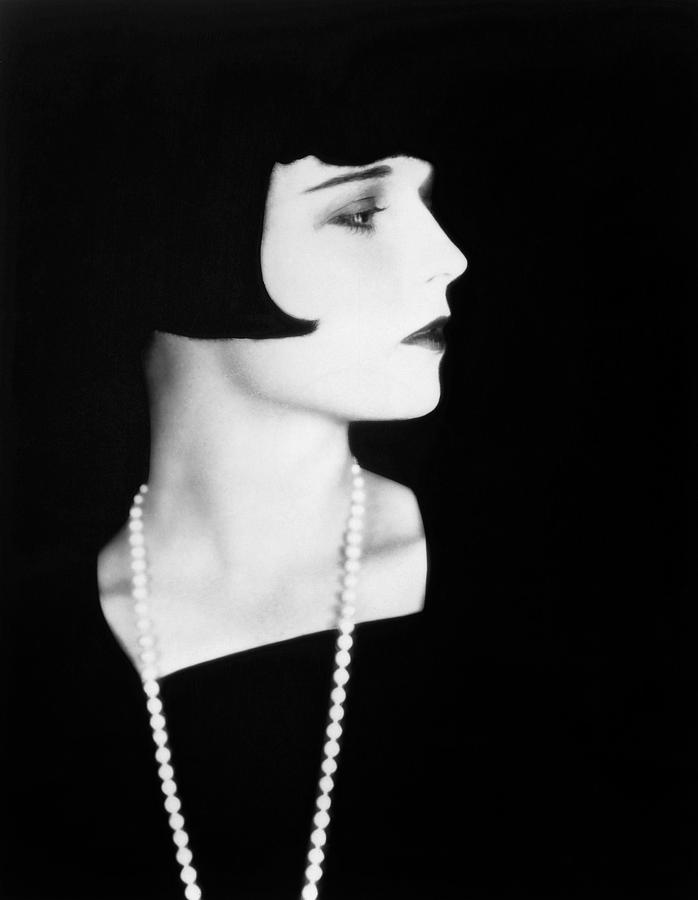 Louise Brooks, 1928. Photograph Photograph by Everett