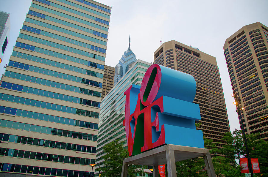 Love in the City - Philadelphia Photograph by Bill Cannon