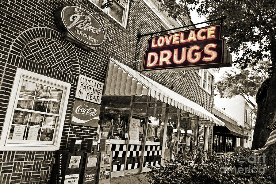 Architecture Photograph - Lovelace Drugs by Scott Pellegrin