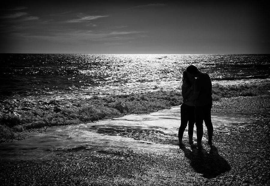 Lovers on the beach Photograph by Mike Santis