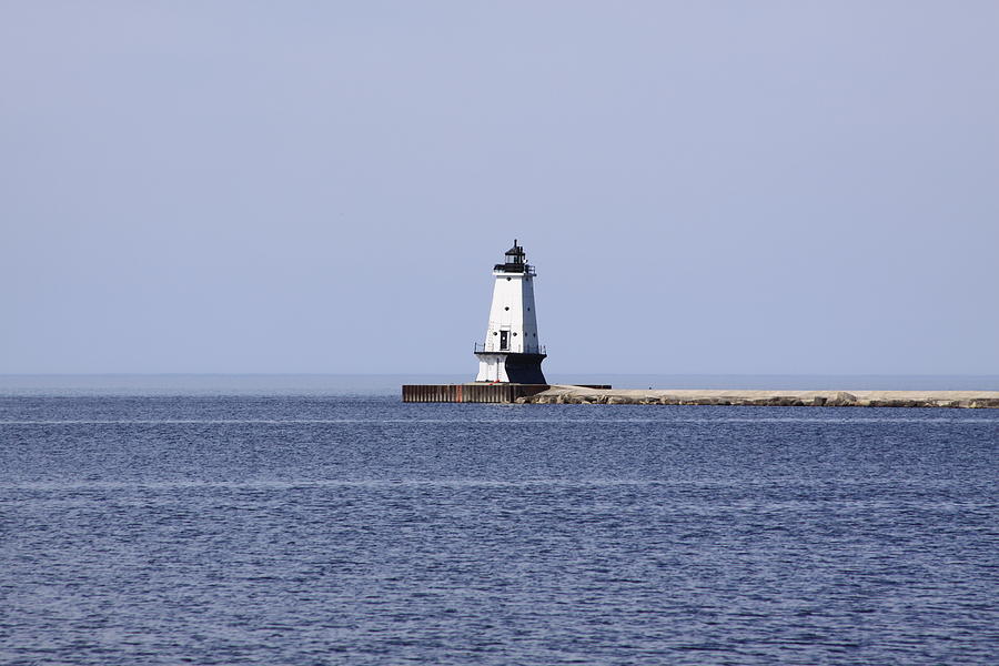 Lake Michigan Photograph - Ludingtons Lighthouse by Chuck Bailey