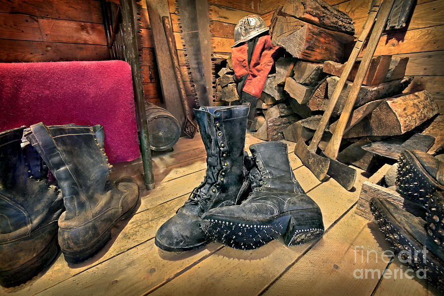 logging caulk boots